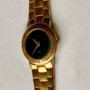 Gucci Women’s Gold-Plated Wristwatch 3300.2.L